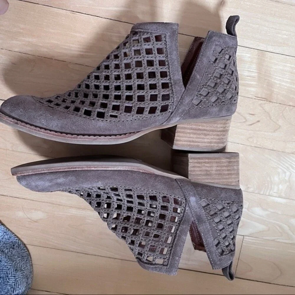 Jeffrey Campbell Taggart Ankle Booties in Taupe 6.5